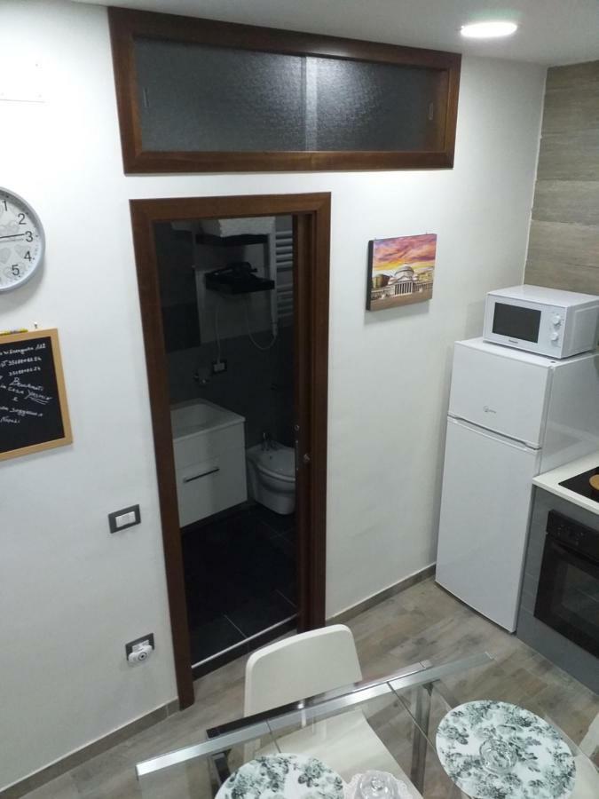 Апартаменты Sasy Jr House Via San Mattia 72 Неаполь Экстерьер фото